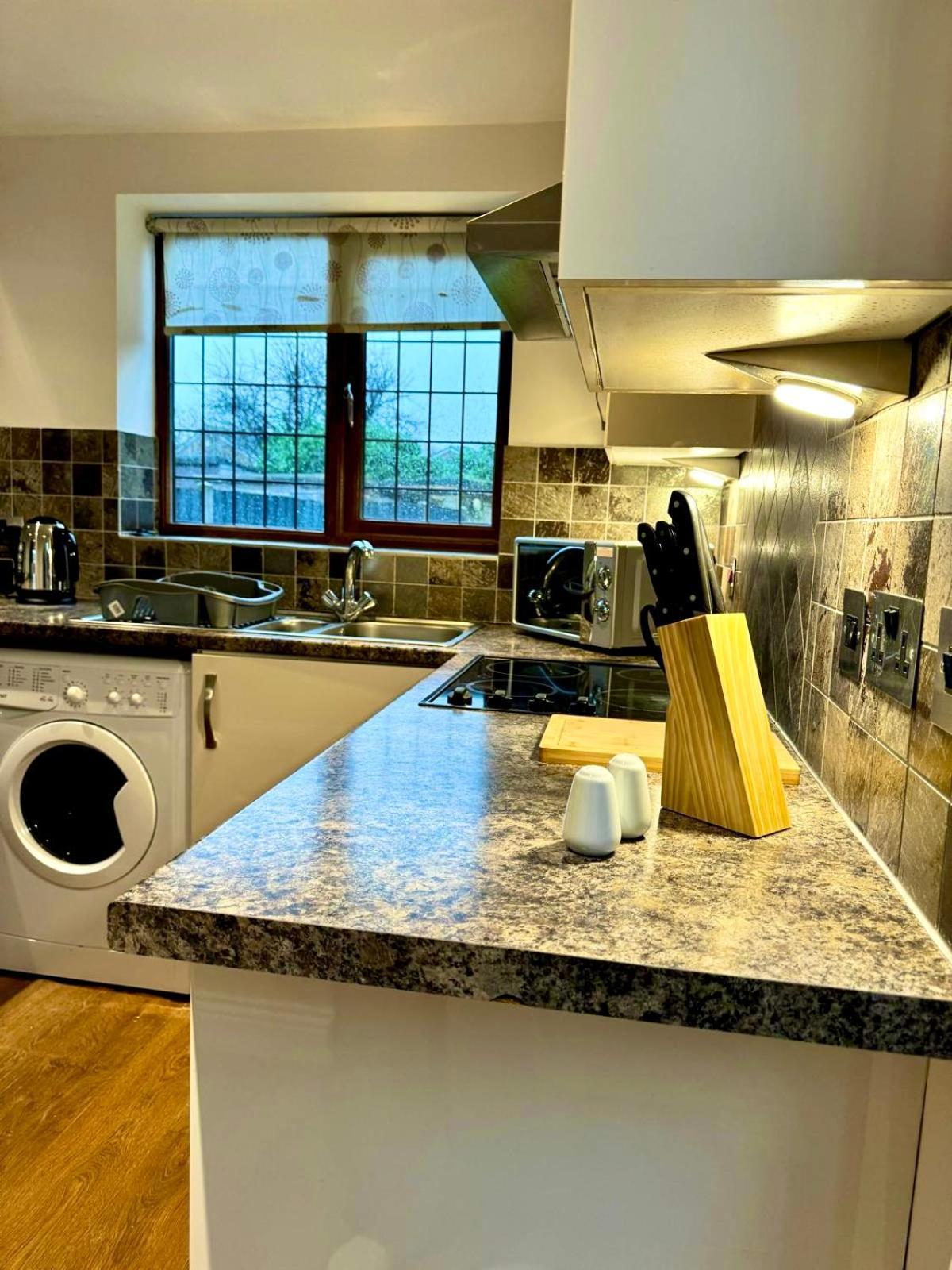 3Br House Ossett-Wakefield, Free Parking 3 Cars Wi Fi Long Stays Extérieur photo