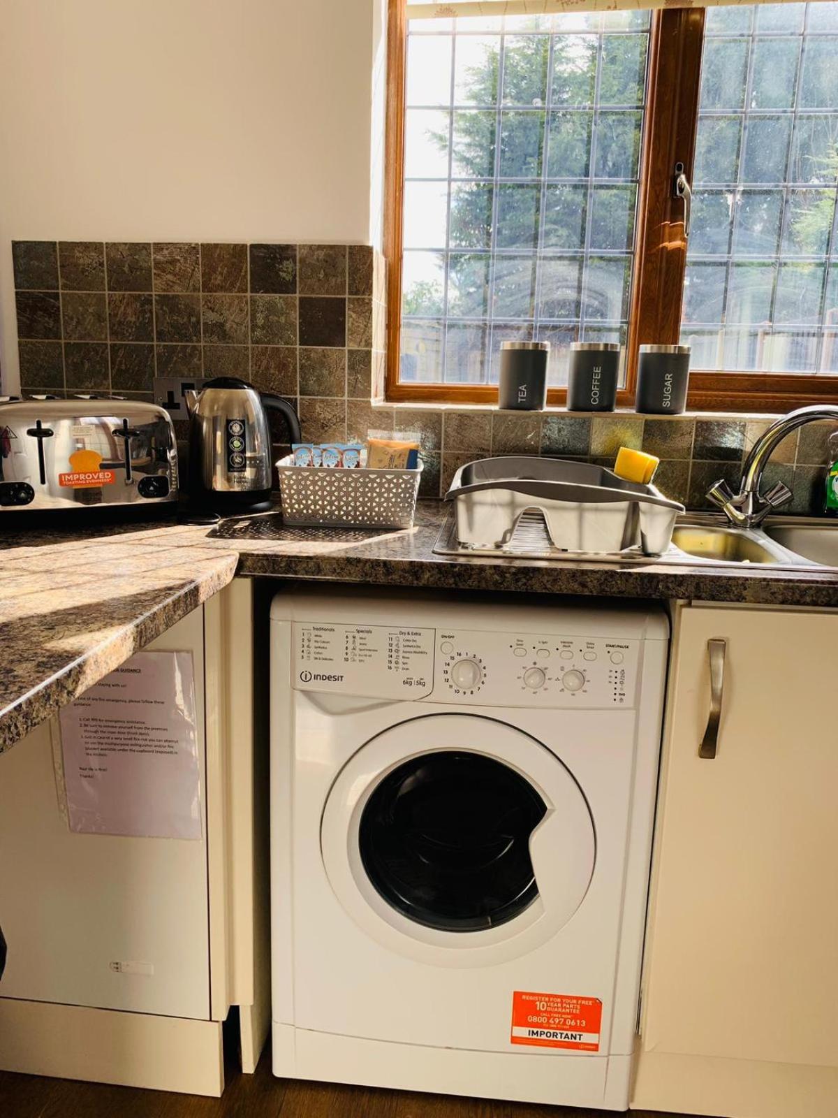 3Br House Ossett-Wakefield, Free Parking 3 Cars Wi Fi Long Stays Extérieur photo